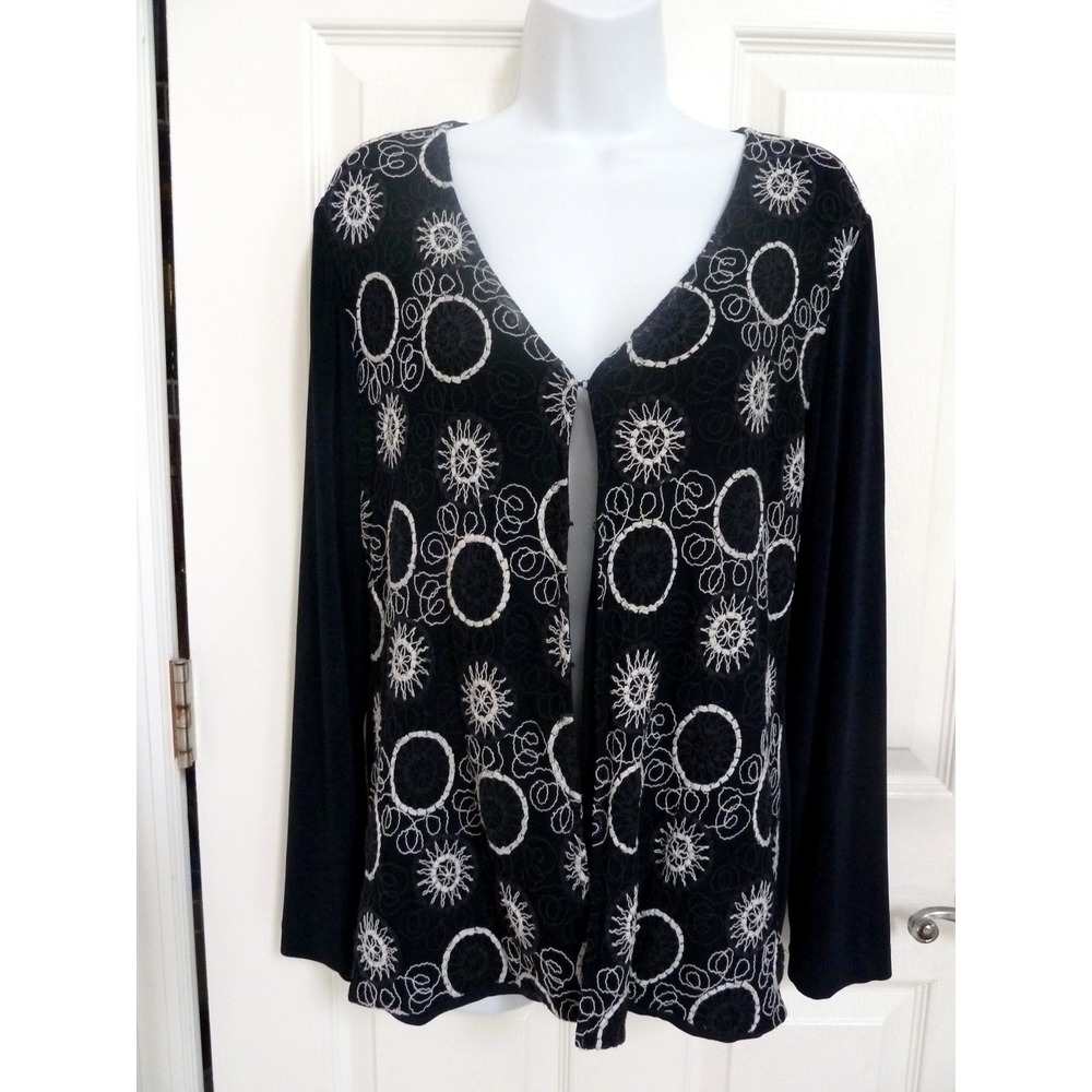 Chicos Travelers Cardigan Navy Blue Embroidered Hook Eye Sweater Womens Size 1 M